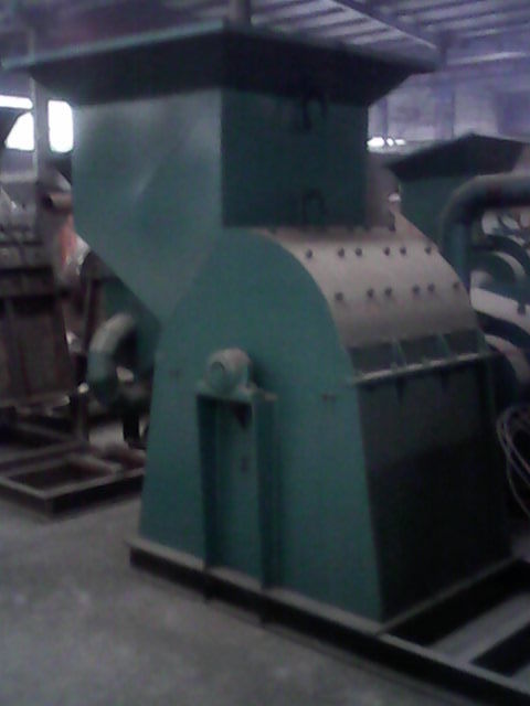 3、上下喂料机构喂料机构由上喂料辊座、喂料辊、喂料辊轴、摆轴、减速器等组成