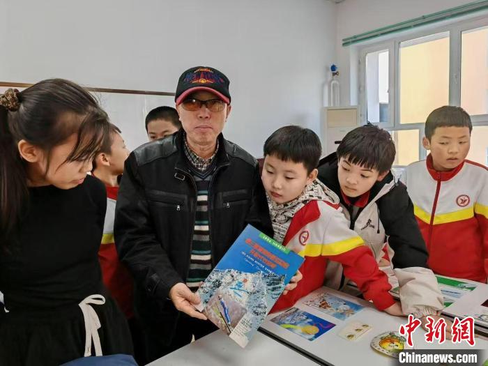 吴翔跨越29年的亚冬情结：从展柜珍藏到校园宣讲