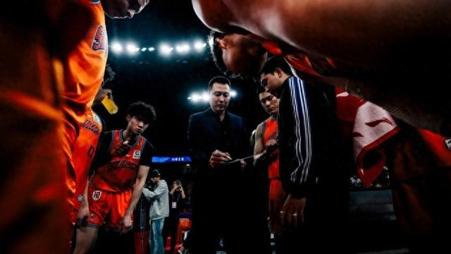 上海男篮七连胜逆转青岛队，卢伟赛后盛赞对手