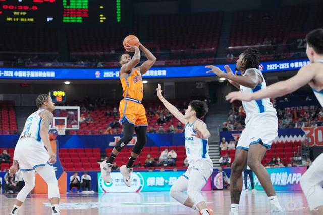 上海男篮七连胜逆转青岛队，卢伟赛后盛赞对手