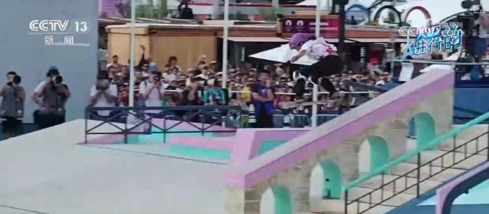 巴黎奥运会滑板赛场首金诞生 中国小将勇闯新赛