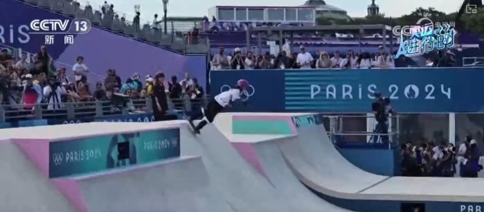 巴黎奥运会滑板赛场首金诞生 中国小将勇闯新赛